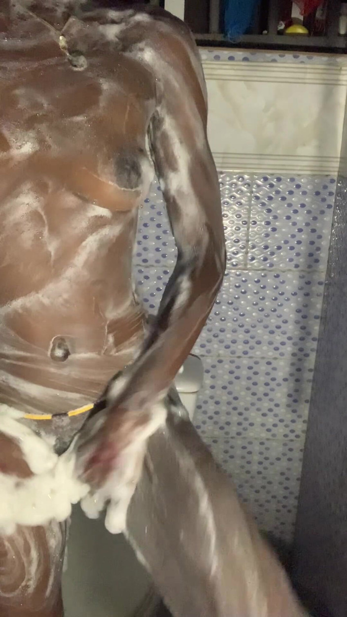 Browngurl234: Ateşli zenci hatun banyoda tek başına