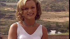 Teen Seduction: Nevinně vypadající blondýnka dává přednost chlupaté hrudi