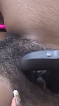Mame sexy negre nesănătoase împart pasiunea masivă cu jucărie