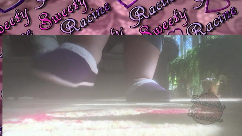 Sweety Racine: Gigantische ssbbw-voeten lopen