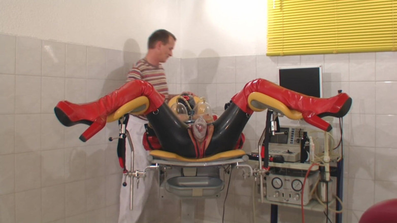 Rubber & Clinic Studio - 1ATOYS: Bơm chân không kỳ lạ trong cao su đầy đủ
