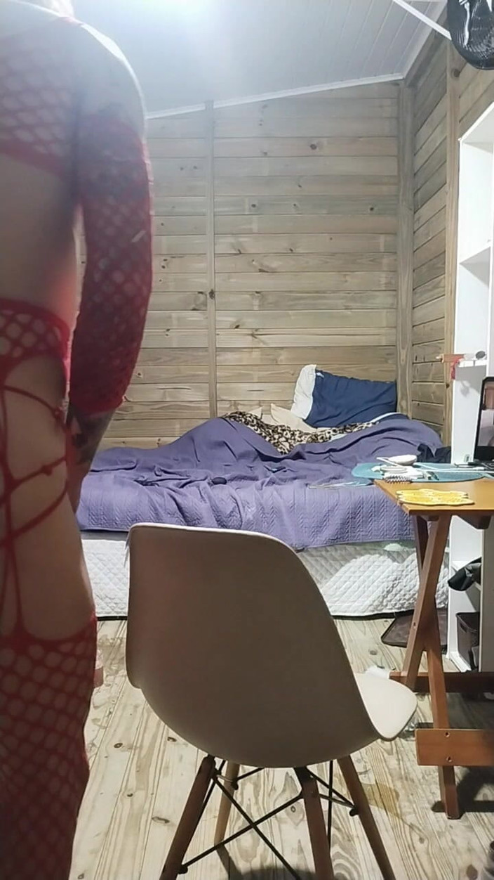 Sisssyl: Banci dalam pakaian jala