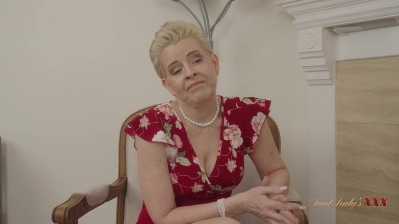 Aunt Judy's XXX: CiociaJudysXXX - Twoja napalona dojrzała macocha Bobbi Shay chce się bawić...