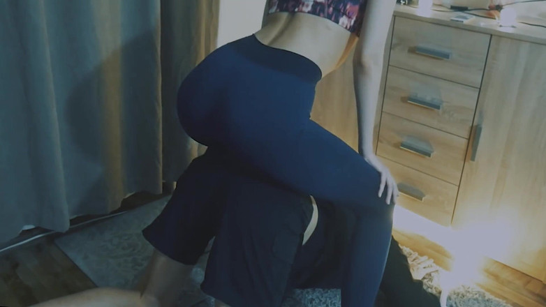 Rocco2002: Masaż prostaty za pomocą paska kończy się obfitym wytryskiem