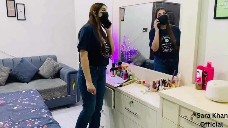 Sarakhan: Šéfka s velkým zadkem ošukal svého zaměstnance kanceláře