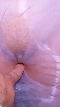 穿着透视连衣裙的娇小亚洲女郎完成的最佳阴户工作