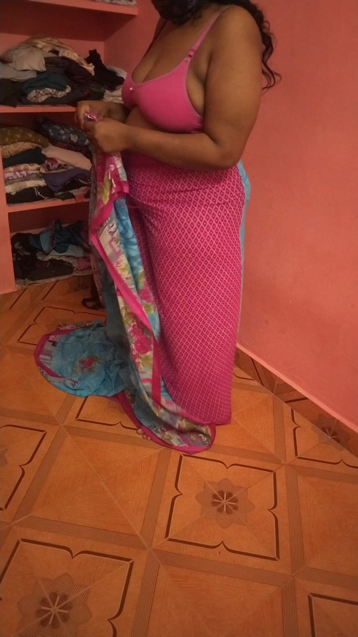 Priya aunty: Saree draagt voor de volgende shoot