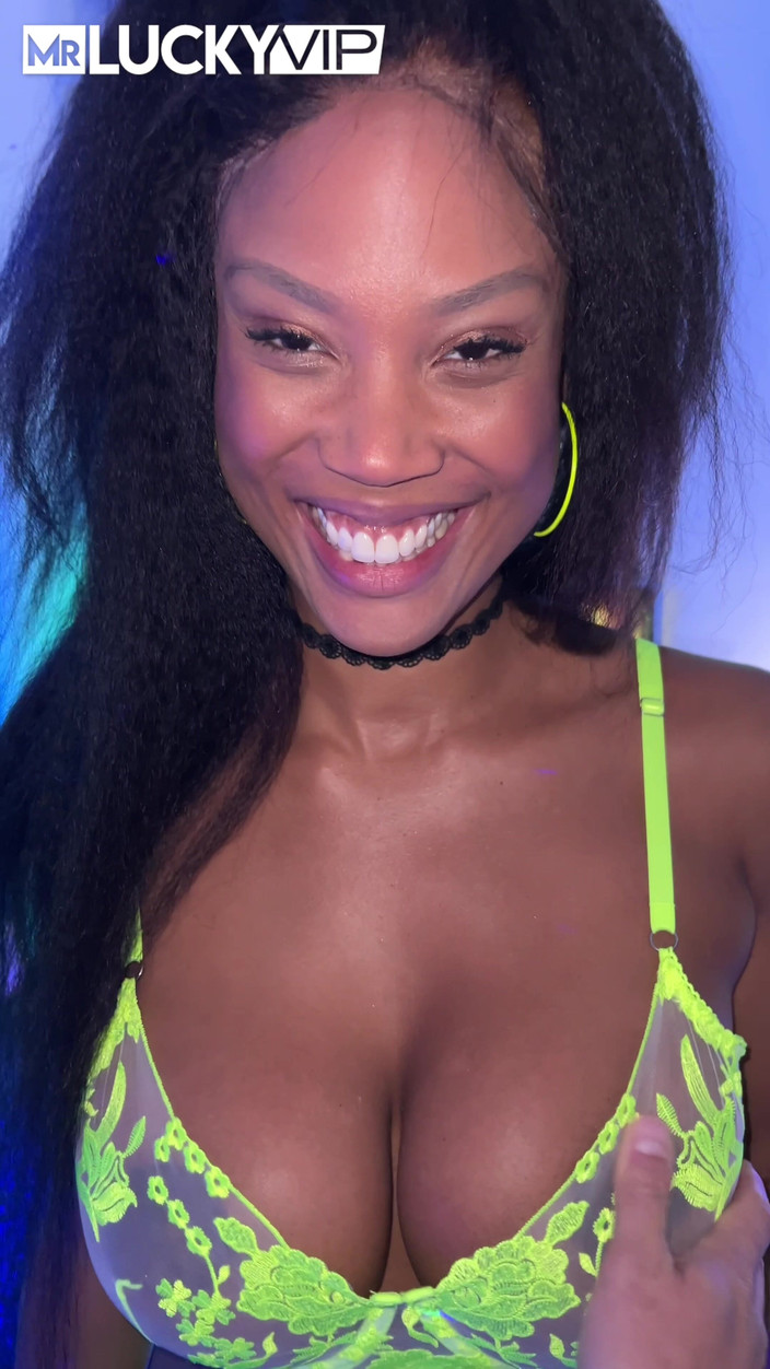 Mr Lucky VIP: August Skye neztrácela ani kapku spermatu