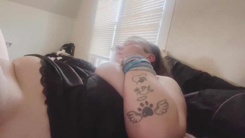 Thekookiejar: Cô ấy ăn âm hộ của mình cho đến khi cô ấy đến mạnh bạo