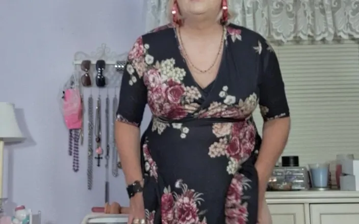 Victoria Lecherri: Black Pantyhose and Black Granny Panties