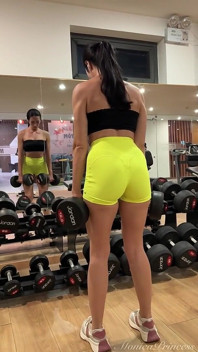 Horny Fitness Babe: Close-up Ass Workout