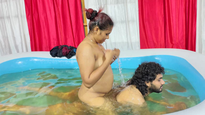 Vaigavarun45: Girl Romance with Boy While Bathing in Pool