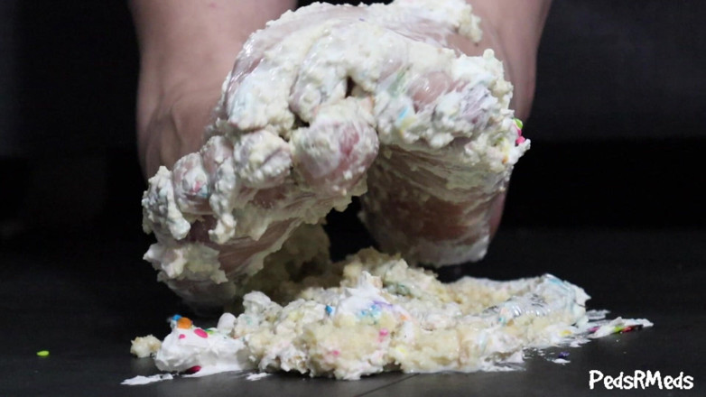 PedsRMeds: Shortlivedtyranny Funfetti Cake Smash