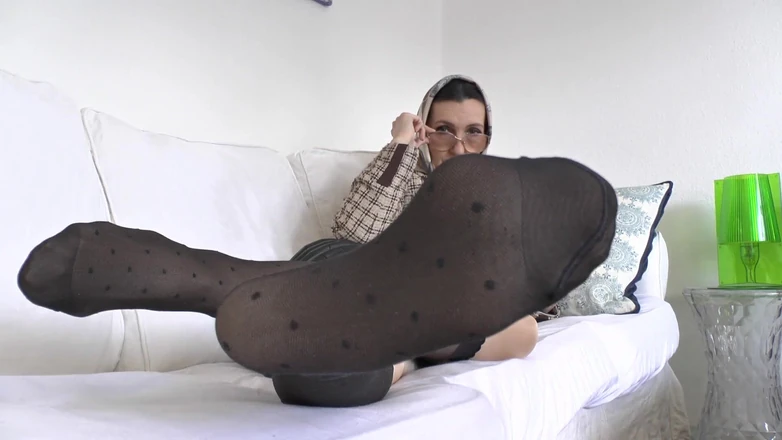 Lady Victoria Valente: Intensive Cock Massages for Step-aunt's Sweaty Feet and Smelling Sweaty...