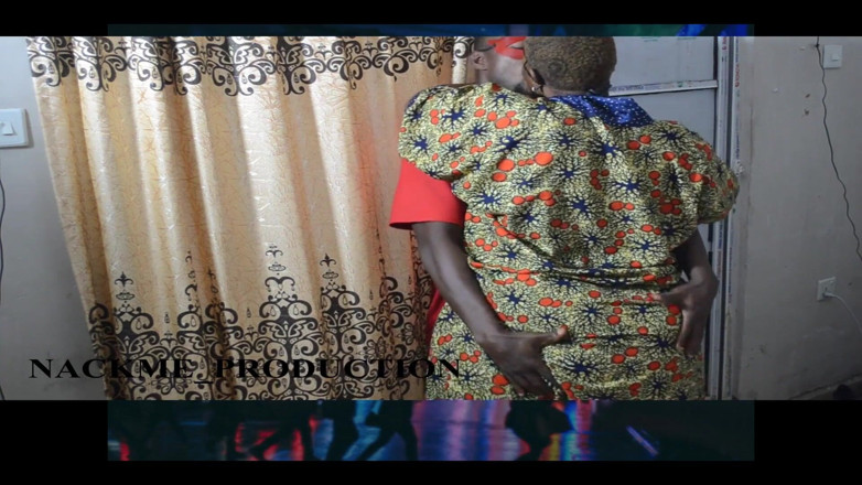 NACKME_PRODUCTION: Ma propriétaire est venue pour son loyer ou c’est-il ?