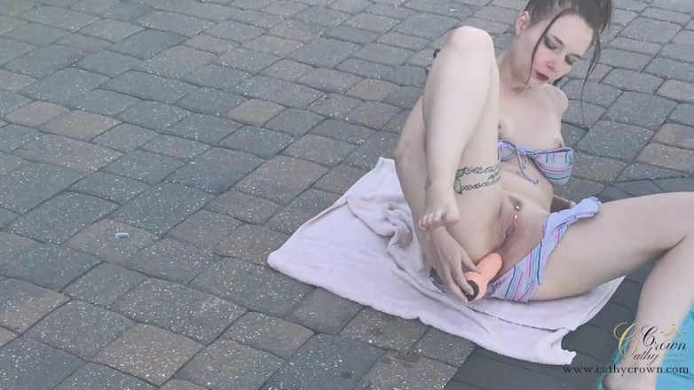 Cathy Crown Production: Eu am fundul la piscină