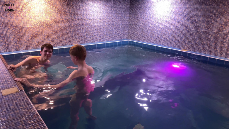 Matty And Aiden: Teenage twinks Matty and Aiden blowjob in the swimming pool