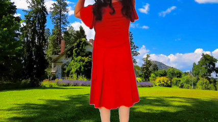 Kitty_Cross: Красивый фембой дико танцует под соблазнительными неоновыми огнями