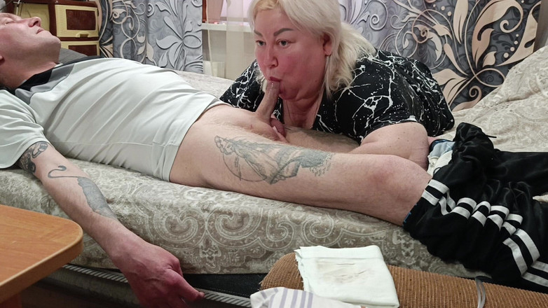 Zona901: Наполняя рот мачехи большим количеством спермы