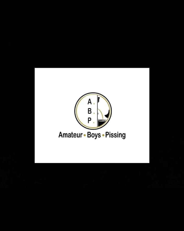 AmateurBoysPissing: snikars men 2 larke saarvajnik shauchaalyon ke mootralay men masti kar...