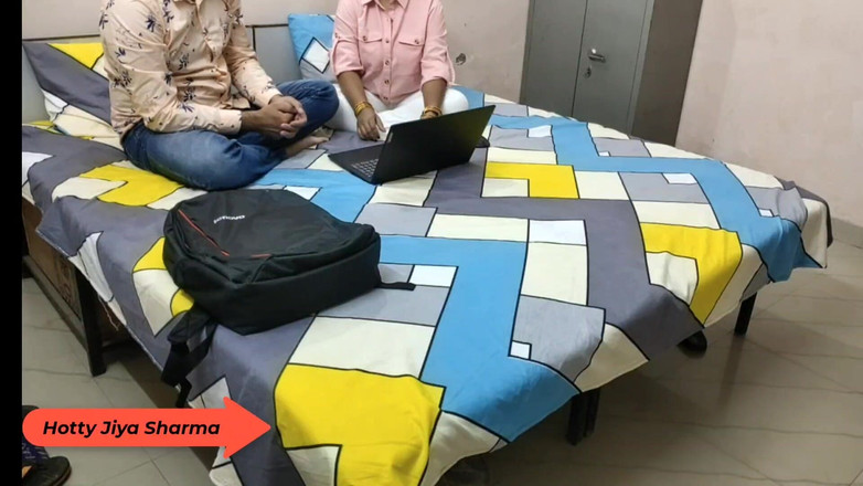 Desi Club House: Sexy nevlastní matka s velkými prsy chcestepsonovo velké péro, když...