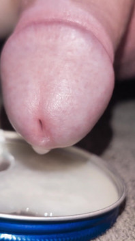Jogar, borda e vazar muitos esperma precum spunk. Close na carga de porra grossa. Engula minha própria carga