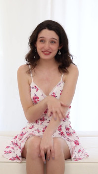 Chica tan dulce que no creerás verla teniendo sexo!