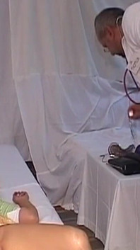 Matura rossa MILF spalancata per esame di speculum