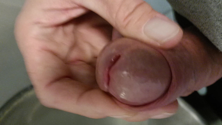 Rockardglans: Público mijando vestindo roupas de trabalho, close-up de porra