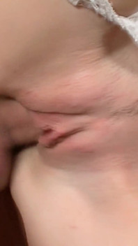 Anal gangbang e dp fodendo a bunda quente da sexy loira milf com lingerie branca