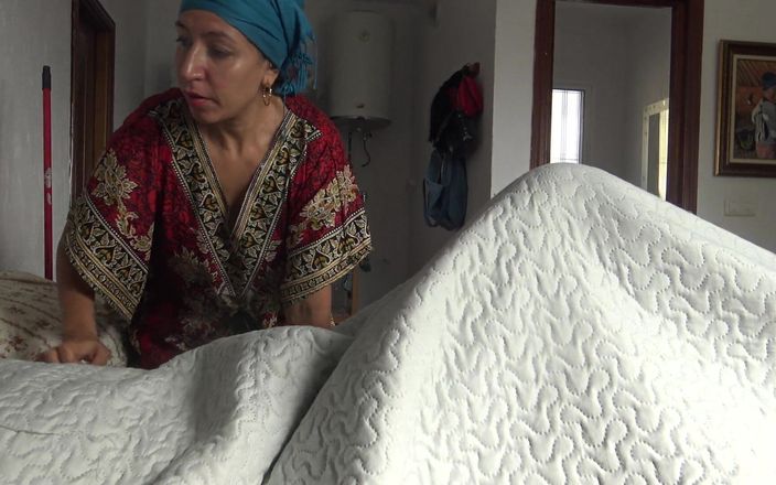 Souzan Halabi: İstanbul'da otelde zenci turistle aldatan temizlik