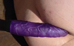 Muscular slut: Svalnatý chlapec bere malé a velké dildo