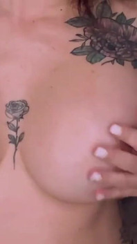 Schwangeröl Auf Brüsten, Masturbation Und Spritzen