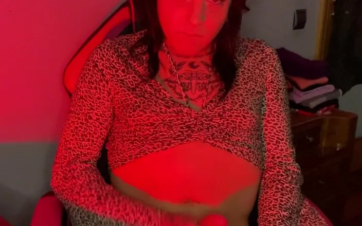 EmmaInkTrans: Jerking off hot for you. Am I beautiful?