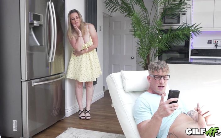 Gilf AF: Chytili ho: babička nevlastní milfka Marie X
