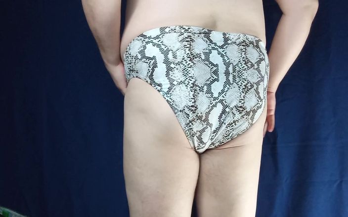 AdultGameplays: Bikinibroekje passen deel 3