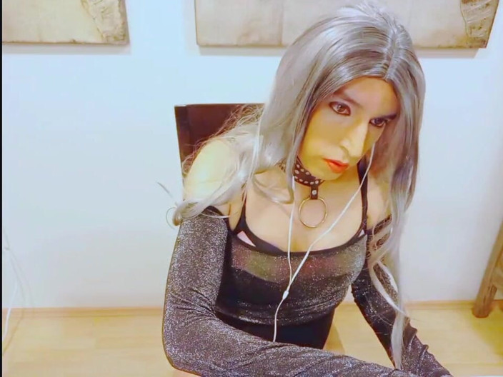 Tammy sissy slave: Un shemale dans le placard qui se touchait