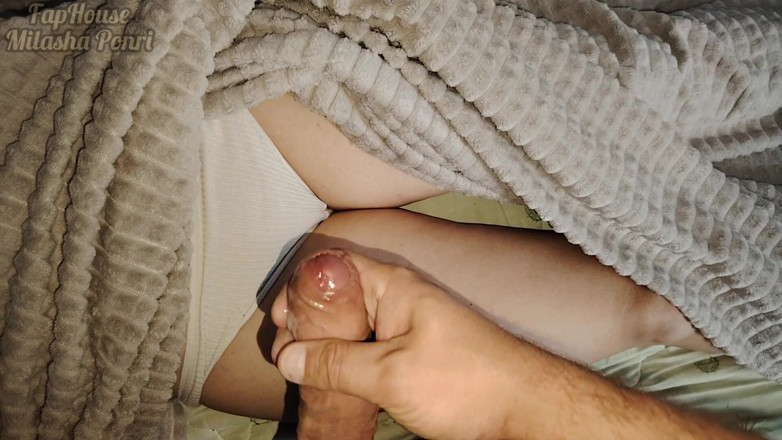Milasha Ponri: Tu Veux Jouir Sur Ma Demi-sœur? Éjacule Sur Sa Culotte Blanche.