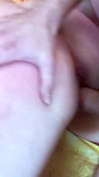 털이 무성한 이웃에게 따먹히는 뚱뚱한 음란한 밀프