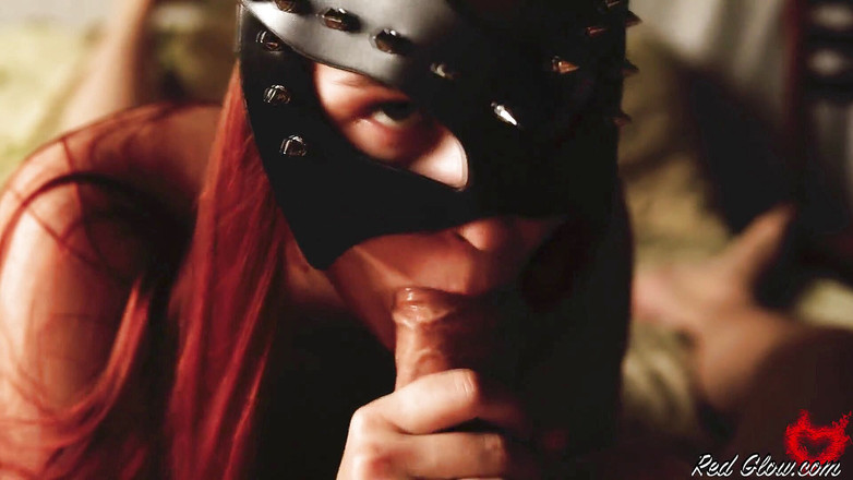 Red Glow: Calda teen appassionata gioca con la figa e succhia il...