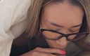 Nastystuf Girl: Împărțind un pat cu mama vitregă asiatică în ochelari cu fundul...