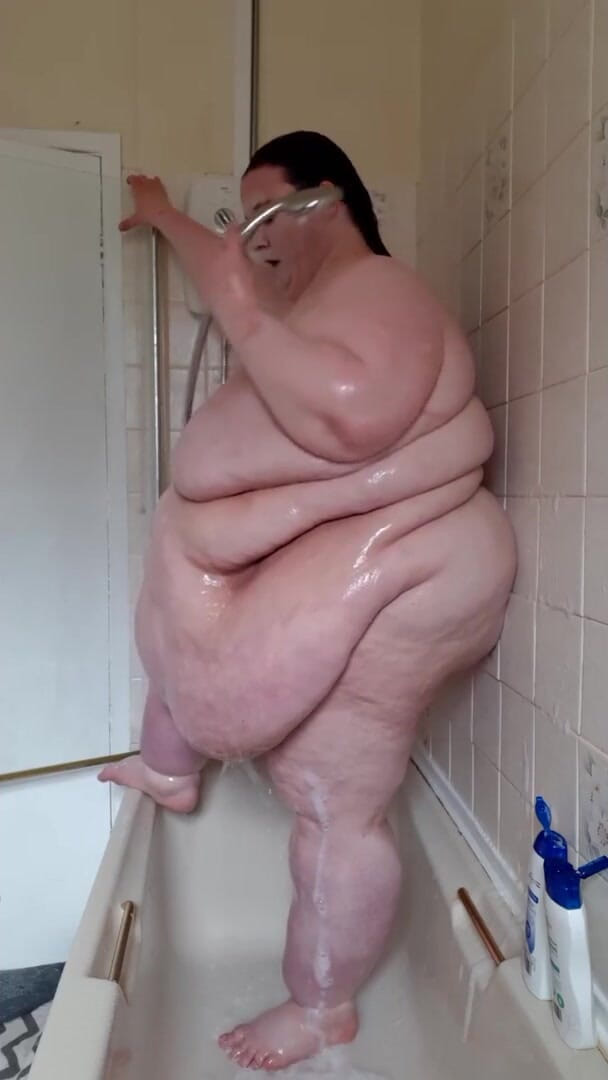SSBBWLadyBrads: Big fat goddess washes herself