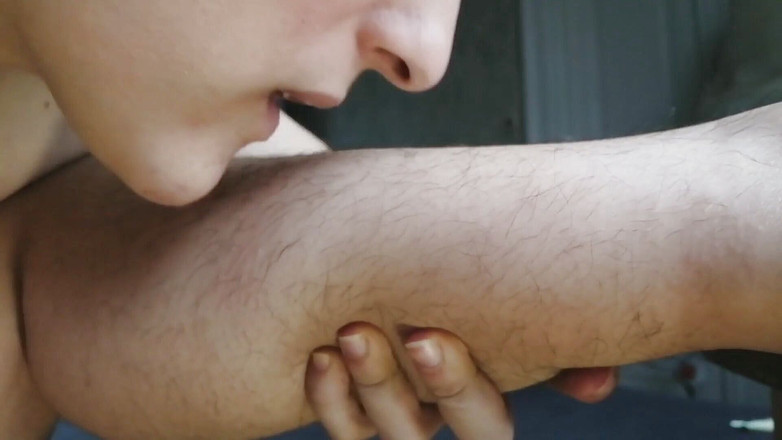 The Antichristrix: 毛茸茸崇拜的极端特写