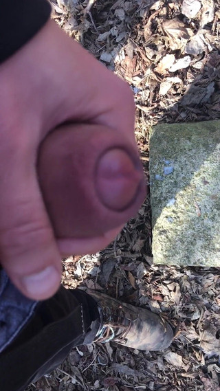 Idmir Sugary: Neobřezaný výstřik tlustého ptáka s jen mírně taháním předkožky ven...