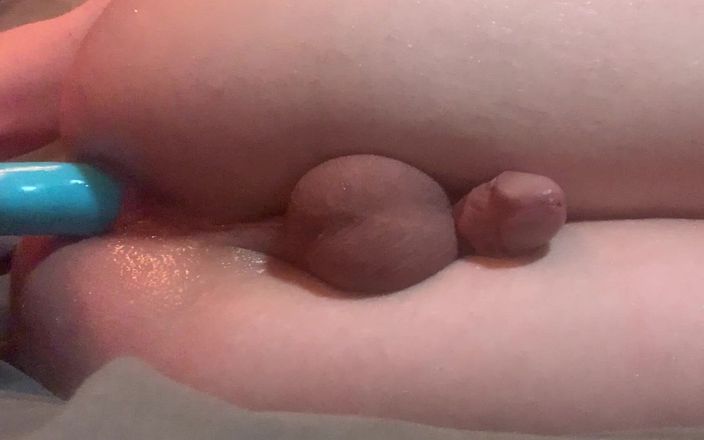 Brashen: Femboy Twink šuká sperma ze sebe