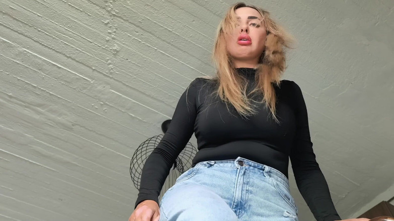 Goddess Lena: Nylon Looser