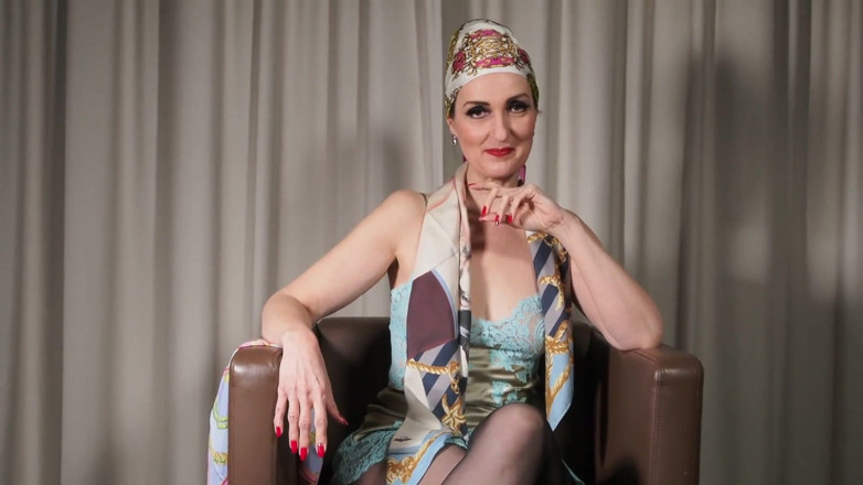 Lady Victoria Valente: Horny silk scarf instructions for you
