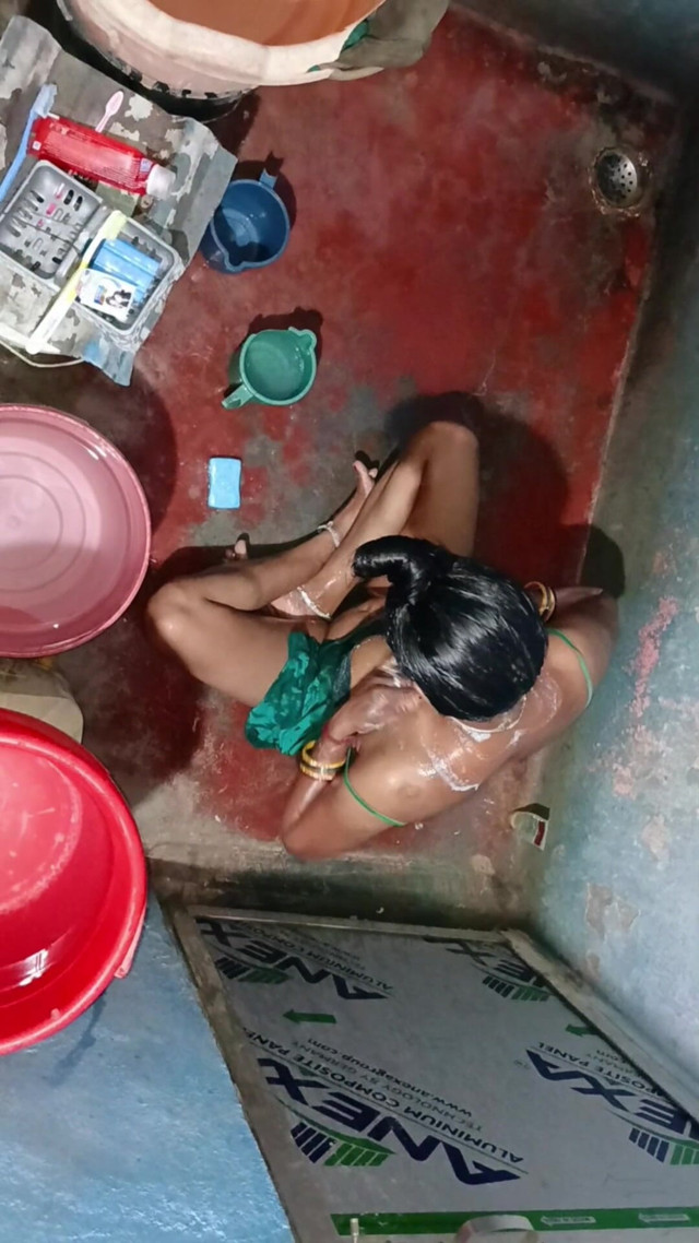 Video of Han Hunt Taking a Bath (Lakshmi Rani) Video of Han Hunt Taking a Bath (Lakshmi Rani)