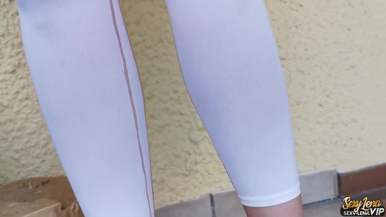 Goddess Lena: Ik pis in mijn legging