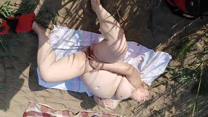 Zona901: Squirting von der masturbation an einem gemeinsamen strand